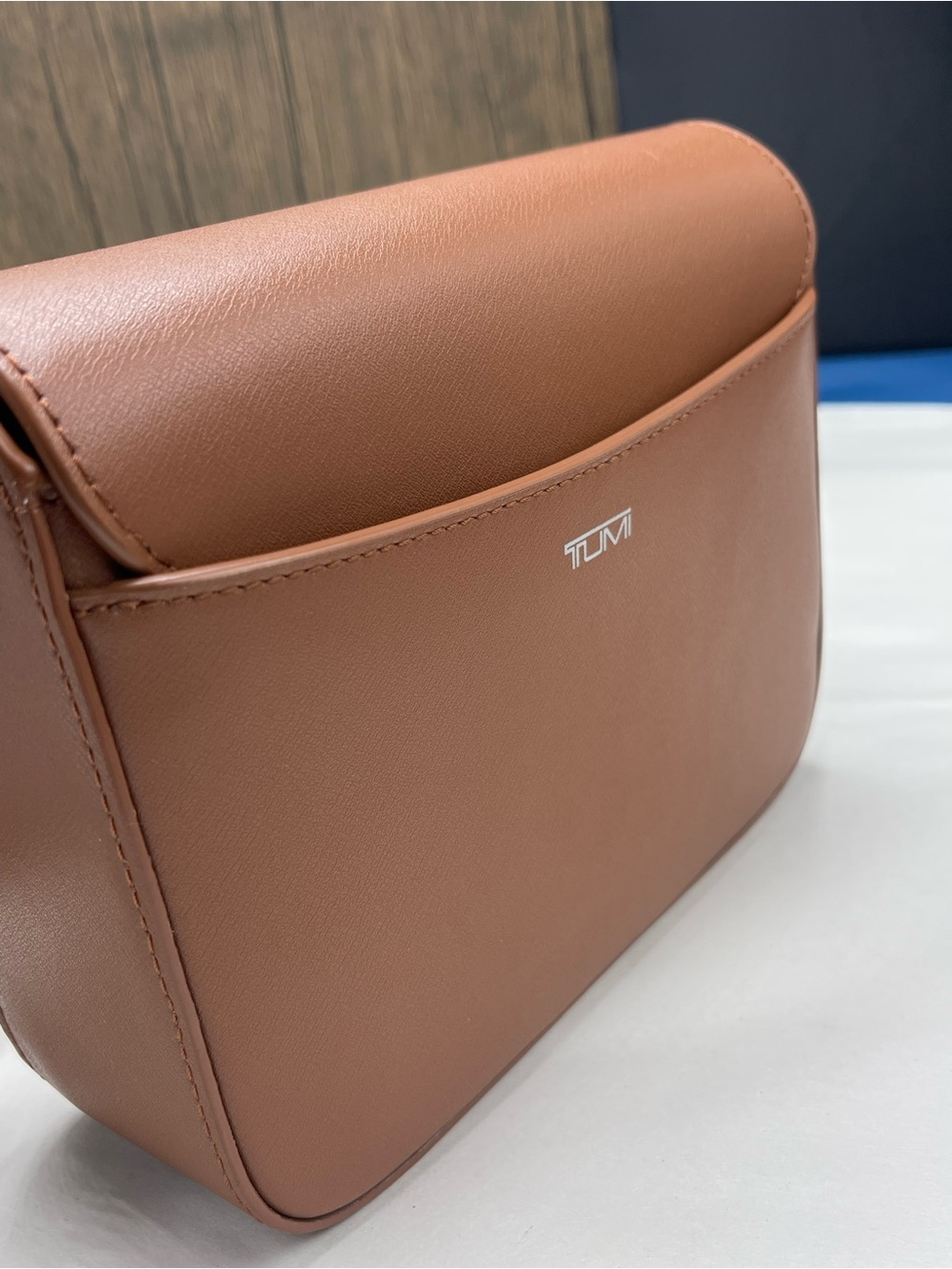 TUMI Olas Small Premium Leather Shoulder Bag (Color : Sienna) - Picture 5 of 16